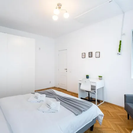 Aonia 2bdr - P-ta Romana View Apartment Bucharest