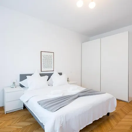 Apartment Aonia 2bdr - P-ta Romana View