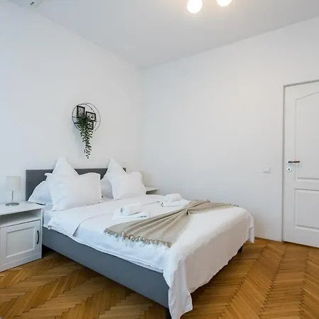 Aonia 2bdr - P-ta Romana View Apartment *